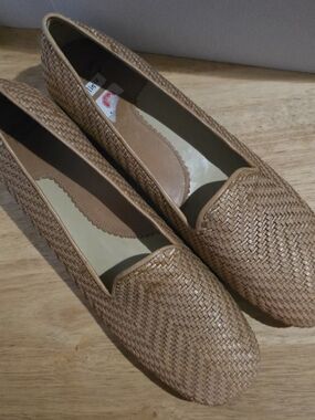 Trotters Woven Tan Loafer Flats